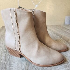 Lucky Brand Fakelle NEW Womens Beige Leather Side Zip Boots Size 5.5
